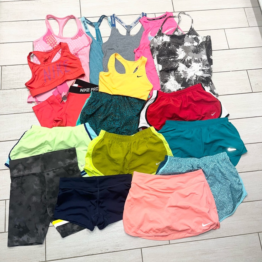 Women’s Nike 17 Item Bundle Lot - Size Medium